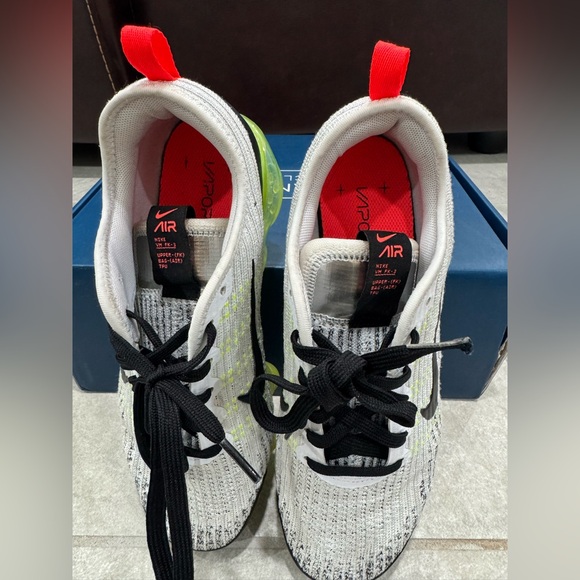 Nike Air Vapormax Flyknit 3 White Black Volt Sz 6Y/7.5Wmns - Picture 5 of 7